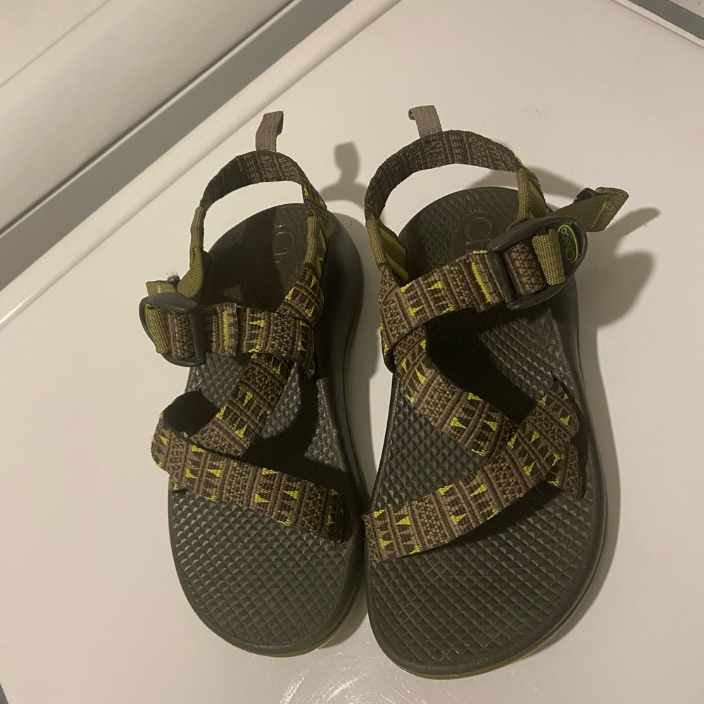 Chaco Green and Brown Adventure Sandals with Adjustable Straps - EUC